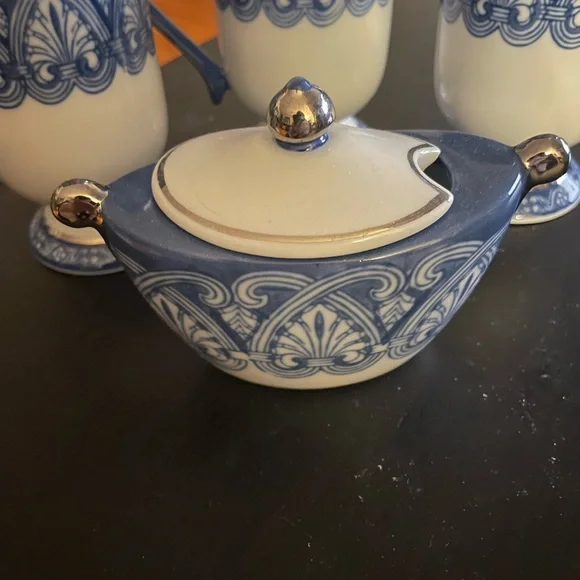 Beautiful Set of Bombay Company Teapot, Sugar bowl and Three mugs/cups. - Picture 4 of 9